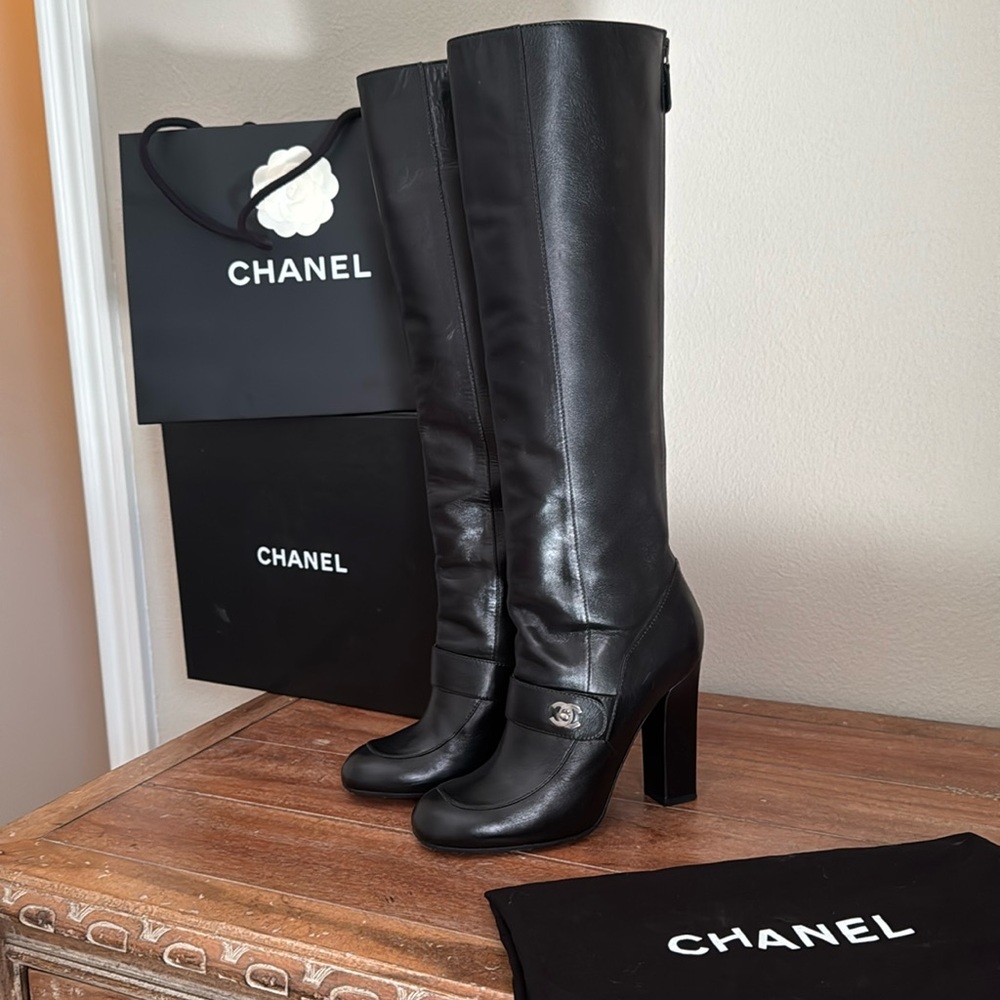 Pre-owned Authentic Chanel high boots EU size 38